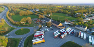 Grand parking pour camions PL et voitures - Proche Saint Nazaire axe Nantes Brest