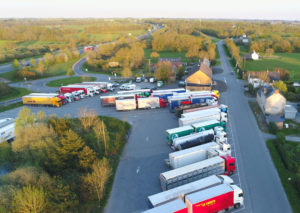 Grand parking pour camions PL et voitures - Proche N165 axe Nantes Brest
