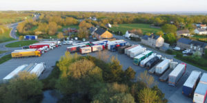 Grand parking pour camion PL et voitures - Proche N165 axe Nantes Brest