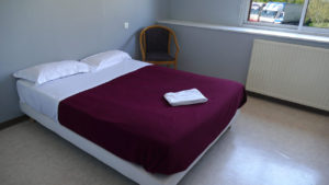 chambre Hôtel avec grand lit - Proche Saint Nazaire